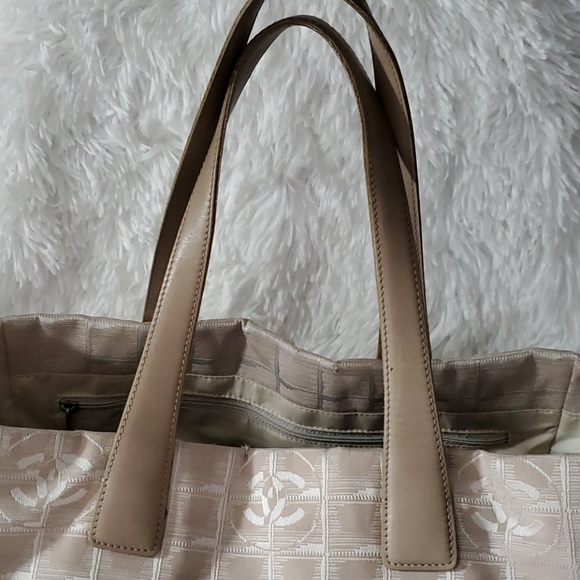 Chanel nylon tote bag - Picture 3 of 14